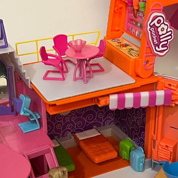 Polly Pocket! So Hip Cruise Ship Playset with 3 Dolls, Accessories and Box - Picture 9 of 16